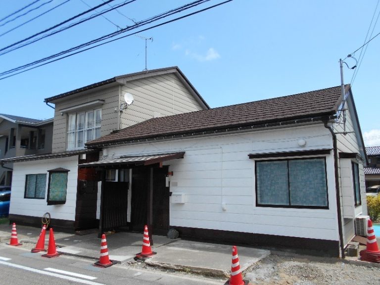 瓦屋根から金属屋根に取替え！住宅への負担が軽くなり、これで地震が来てもひと安心！